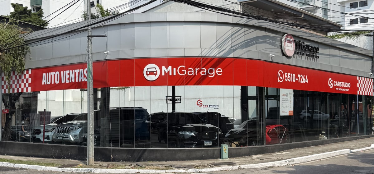 Fachada del predio MiGarage Auto Ventas en zona 10